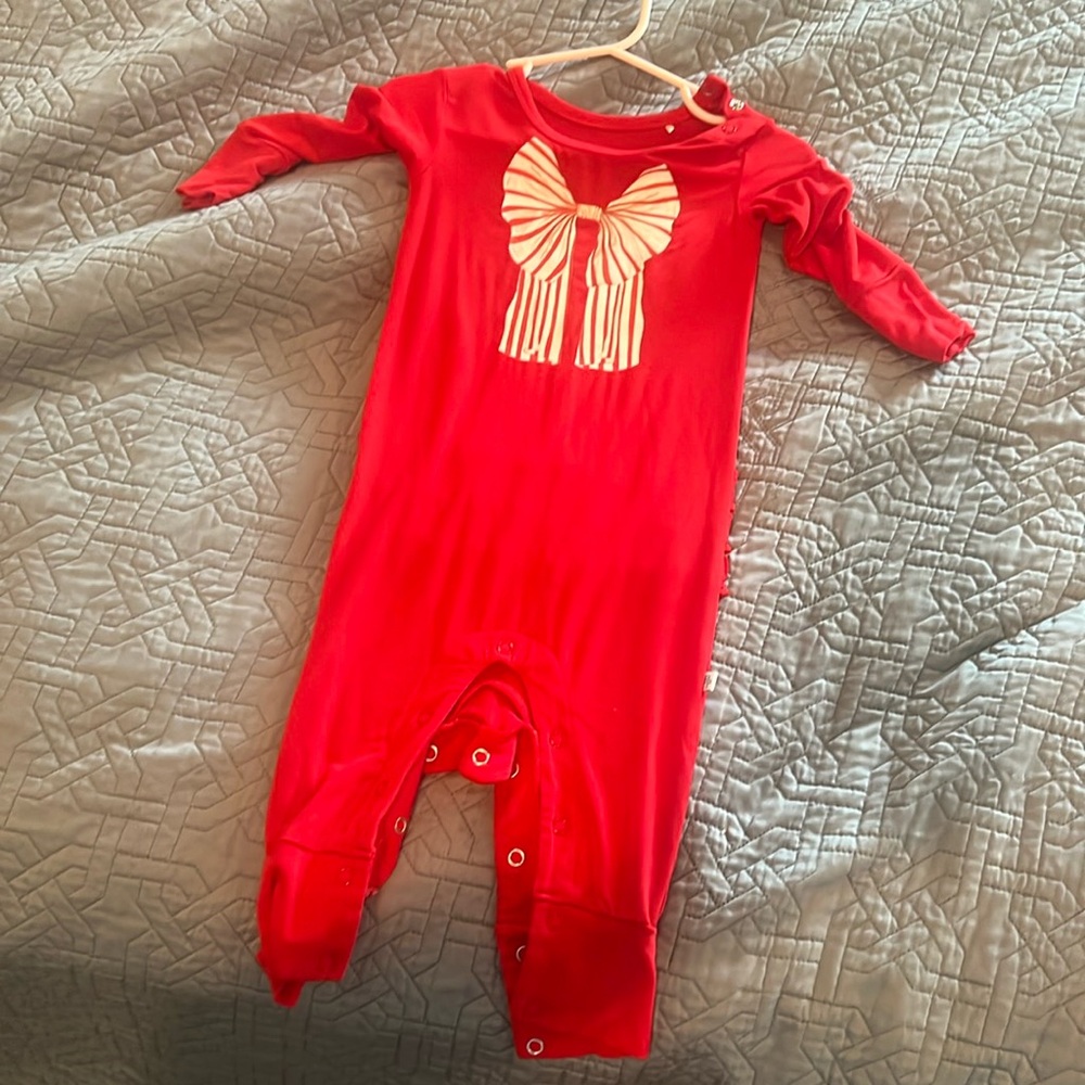 Red bow posh peanut